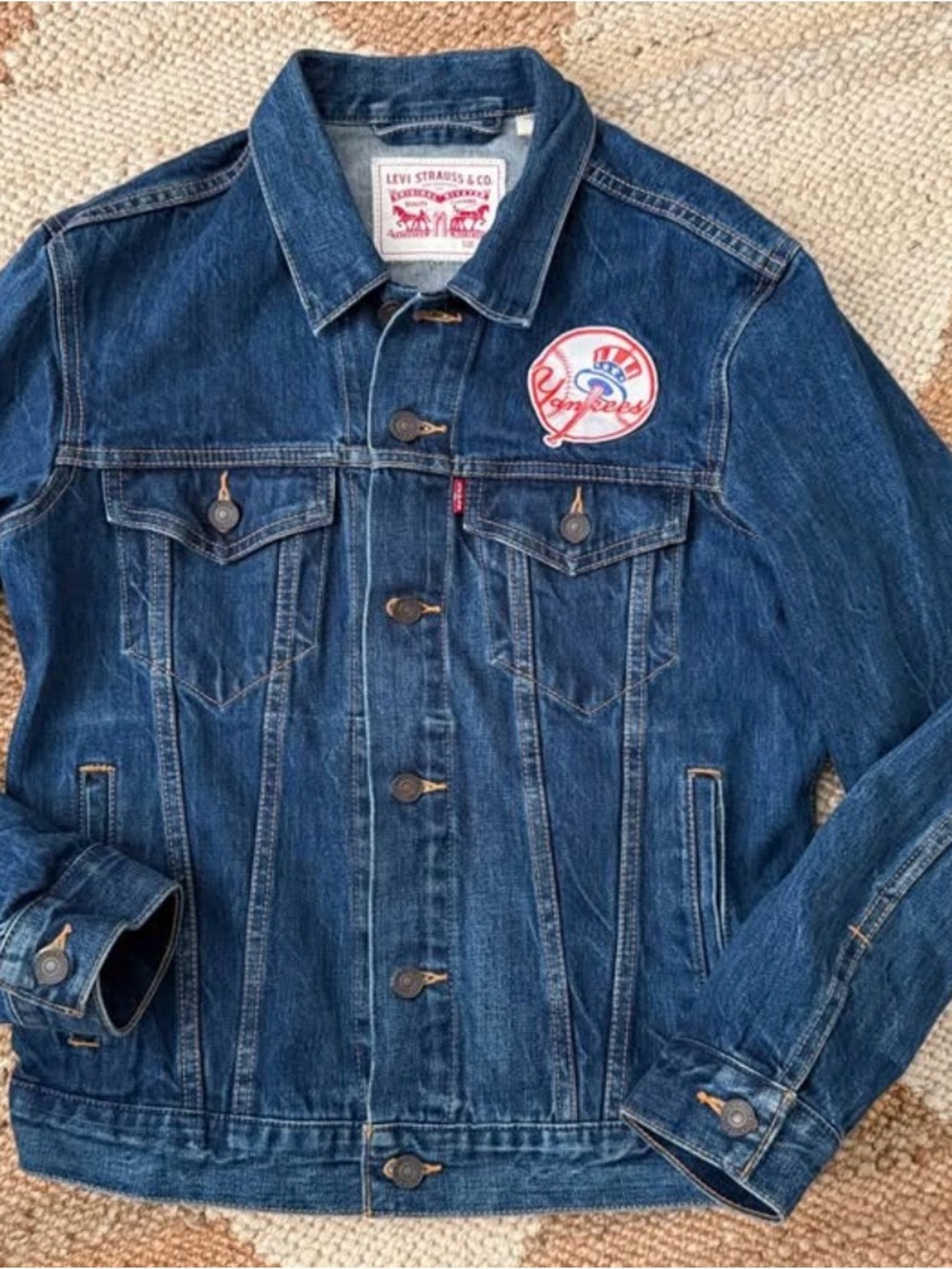 New York Yankee Levi’s denim jacket - women’s small - Picture 2 of 4